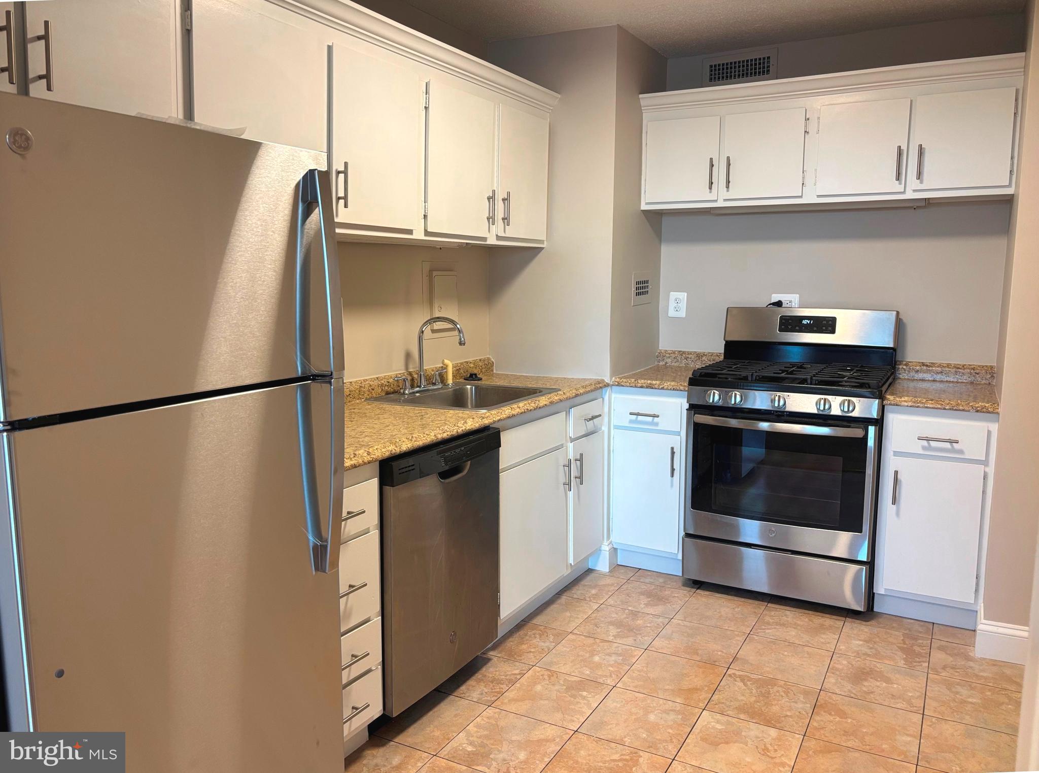 CIRCLE CONDOMINIUMS - Residential