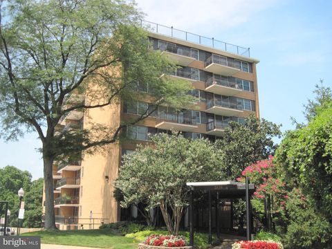 Photo of 2030 N Adams Street #1008, ARLINGTON, VA 22201 (MLS # VAAR2073452)
