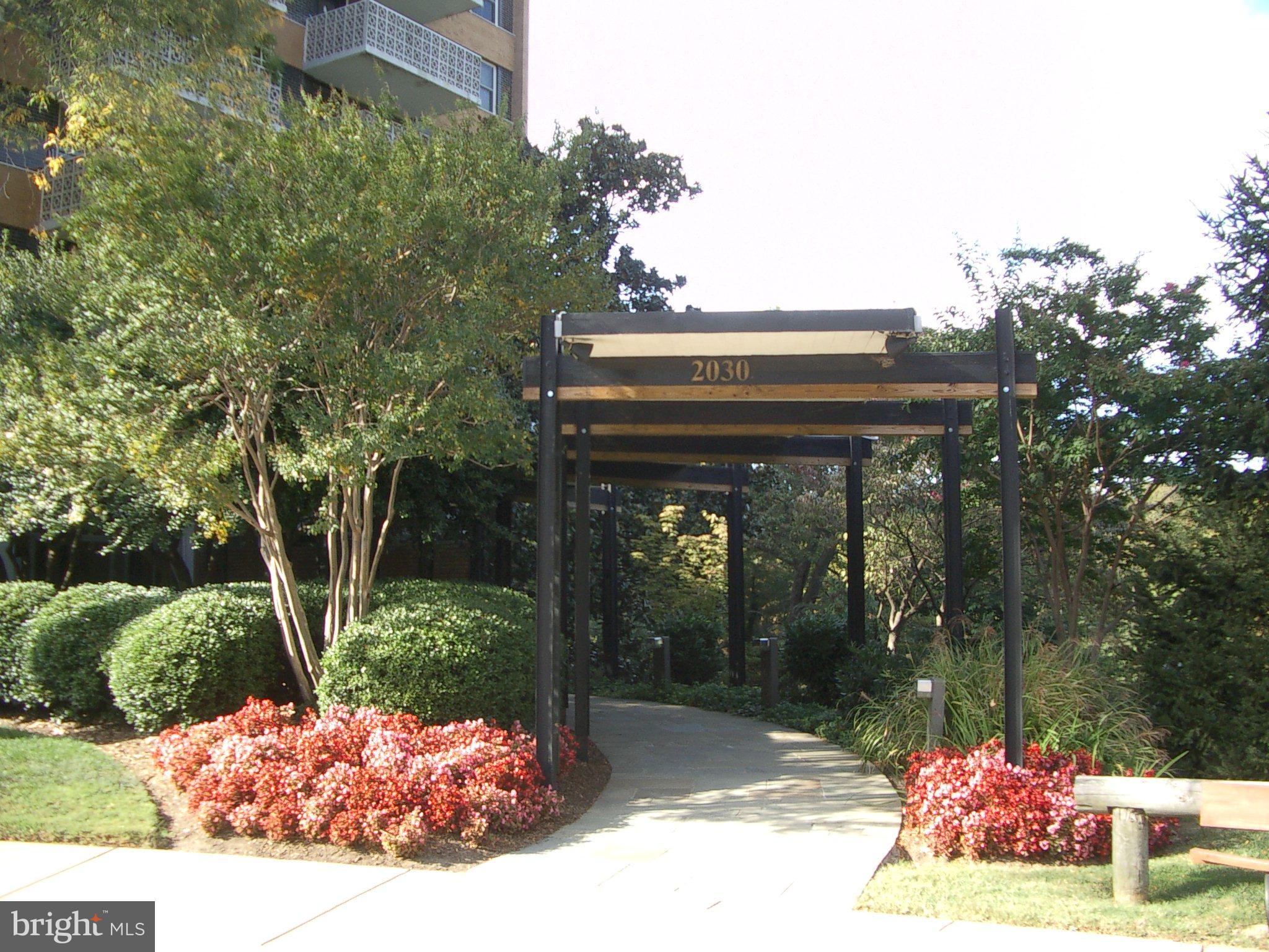 CIRCLE CONDOMINIUMS - Residential