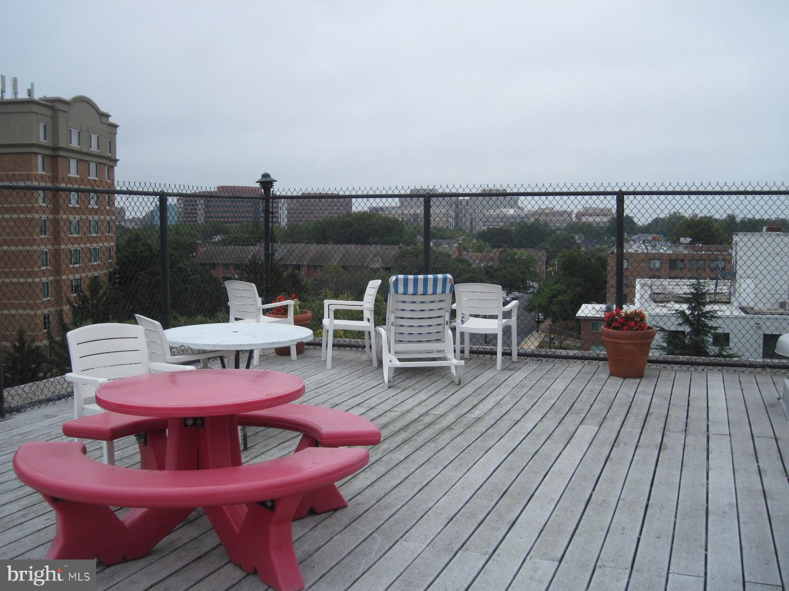 CIRCLE CONDOMINIUMS - Residential