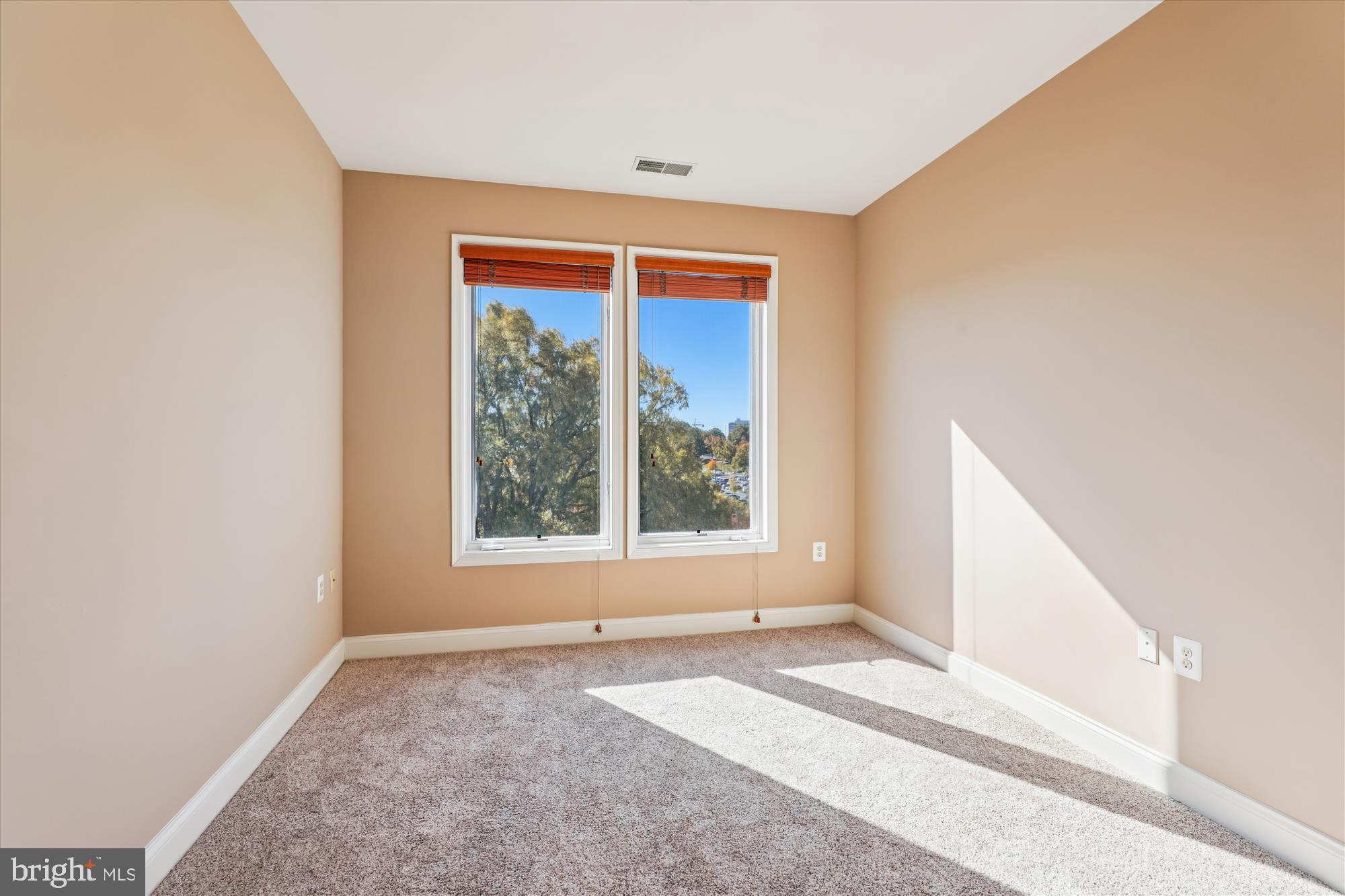 TOWN CENTER - Residential Lease