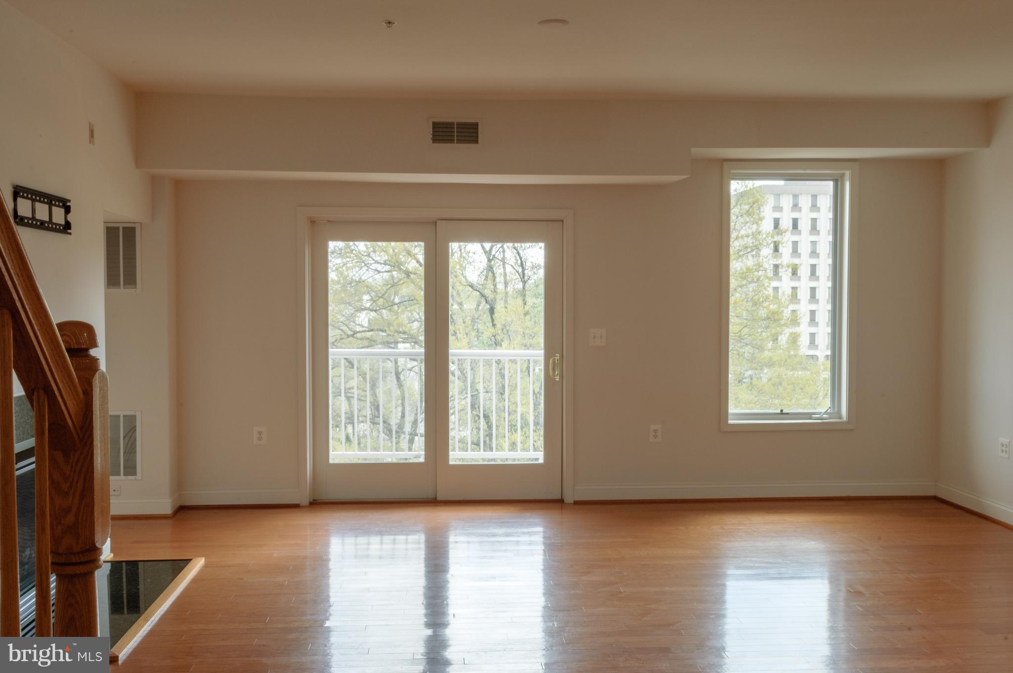 TOWN CENTER - Residential Lease