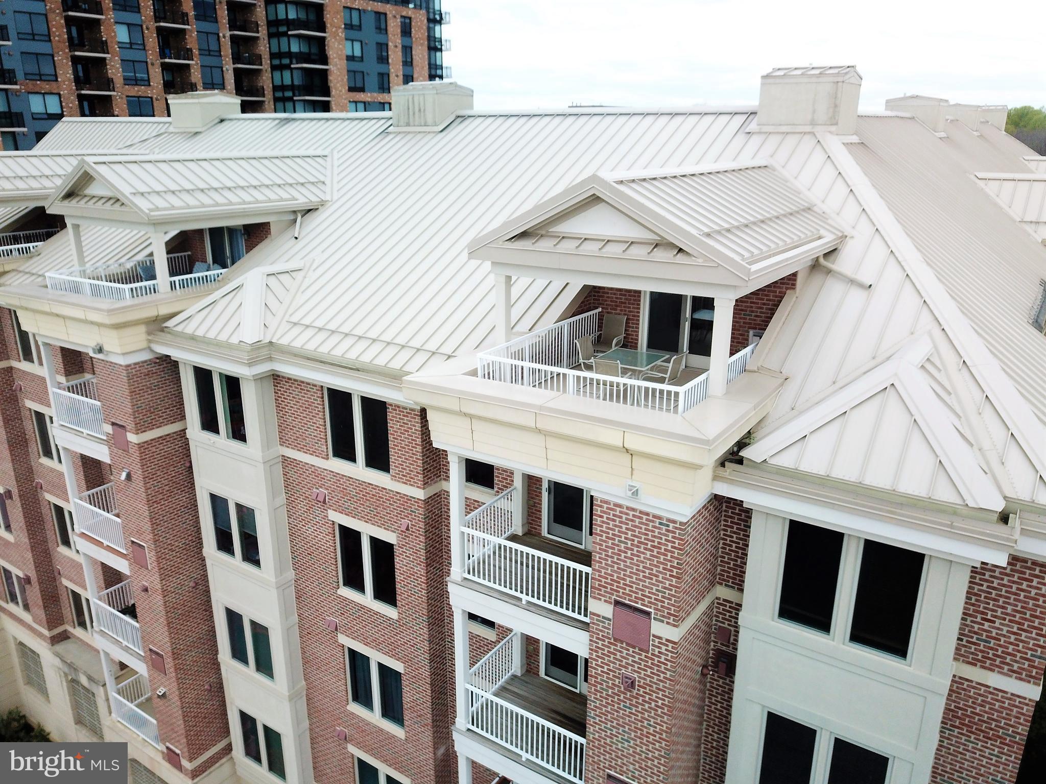 TOWN CENTER - Residential Lease