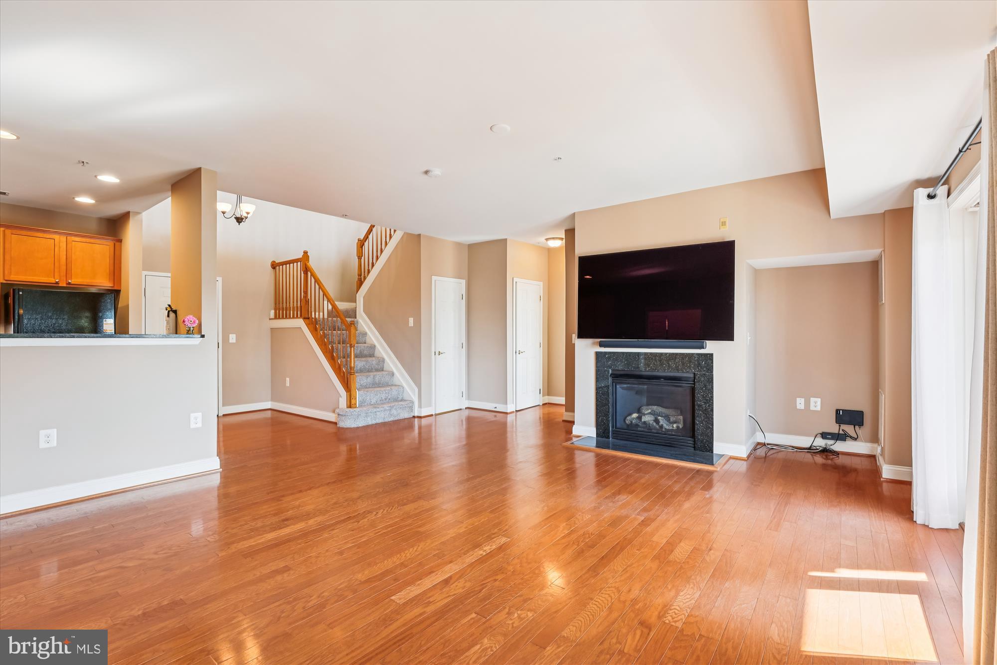 TOWN CENTER - Residential Lease