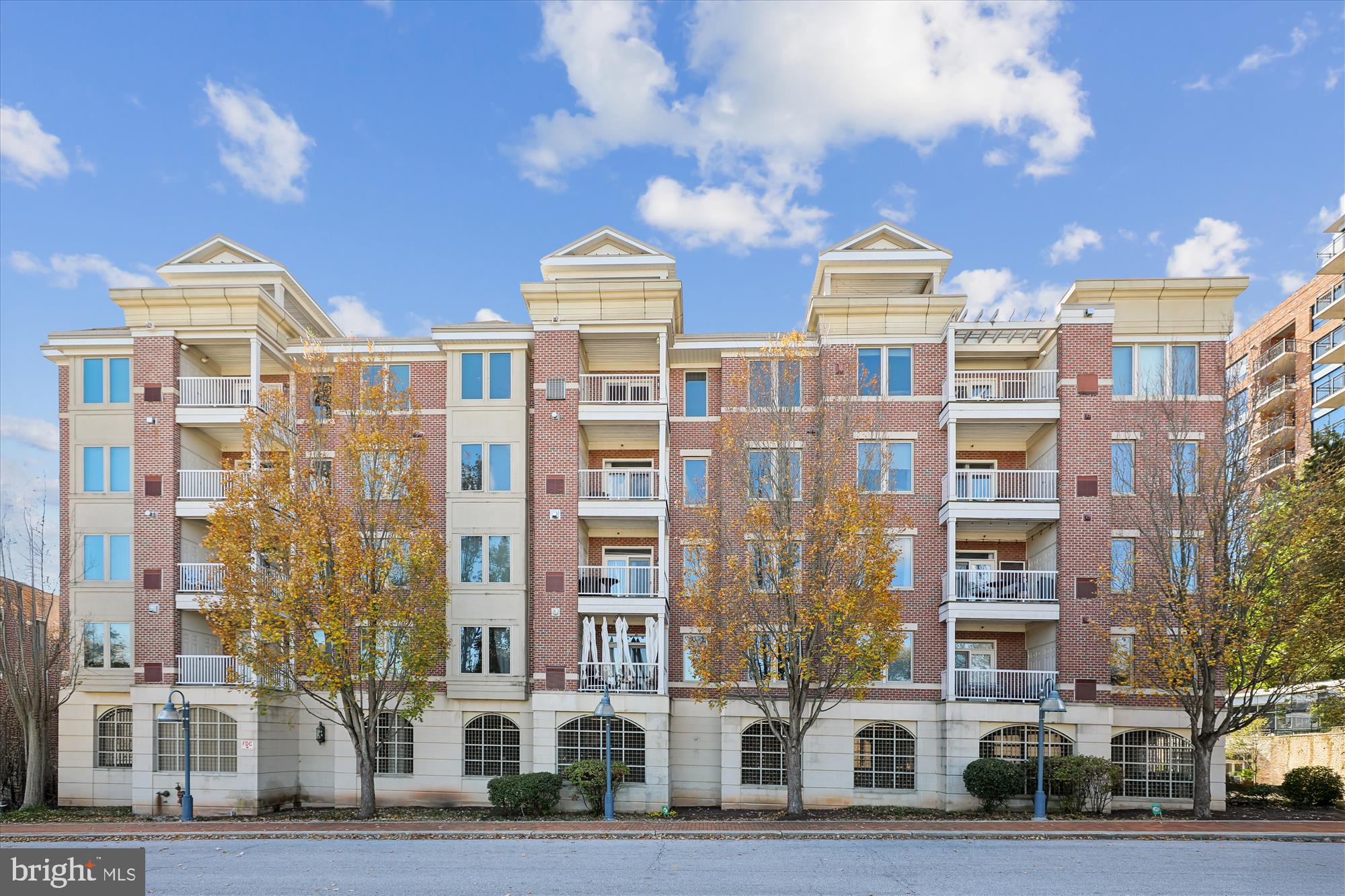 TOWN CENTER - Residential Lease