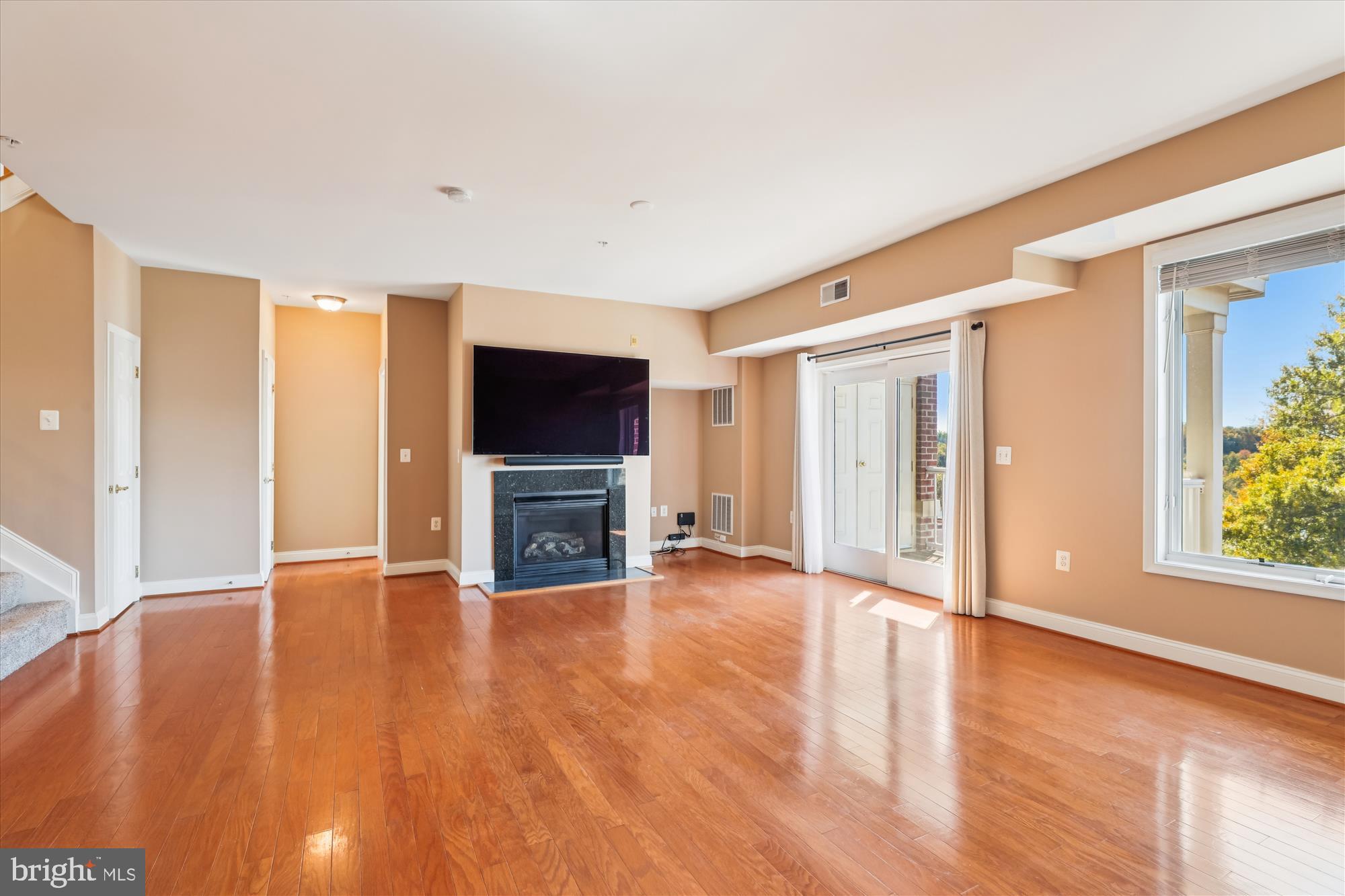 TOWN CENTER - Residential Lease