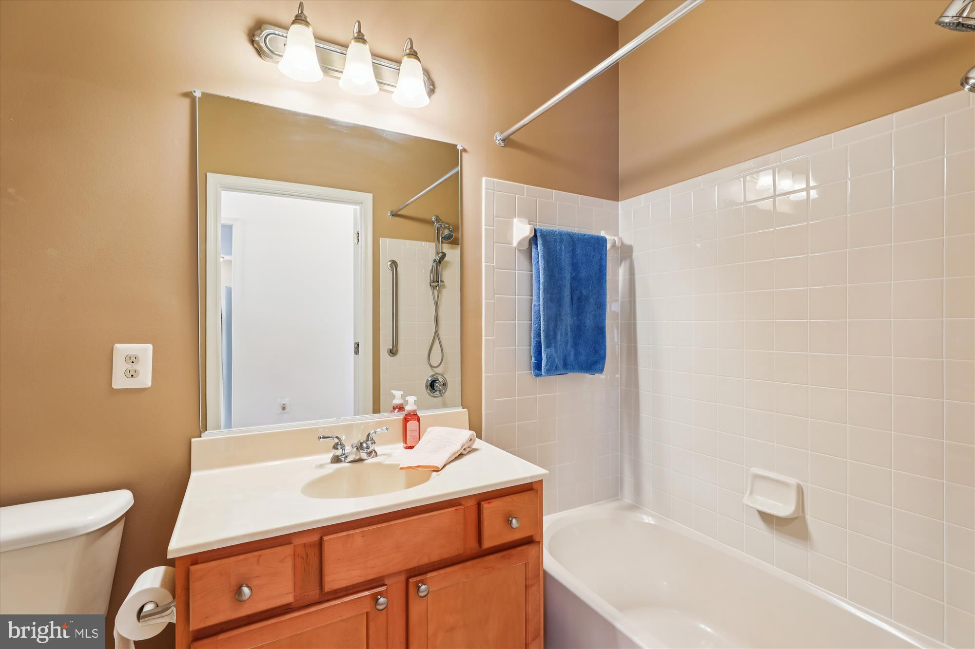 TOWN CENTER - Residential Lease