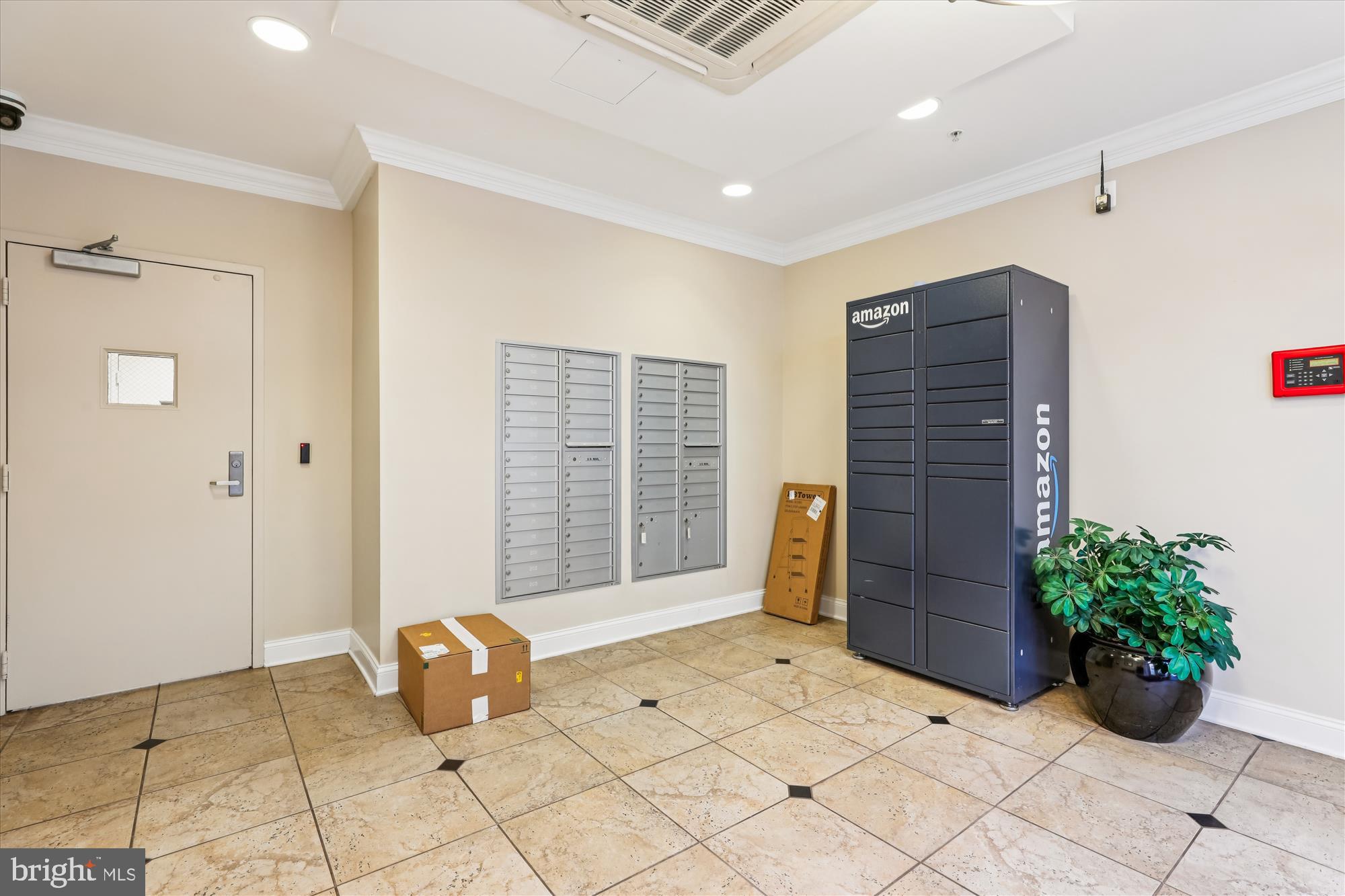 TOWN CENTER - Residential Lease