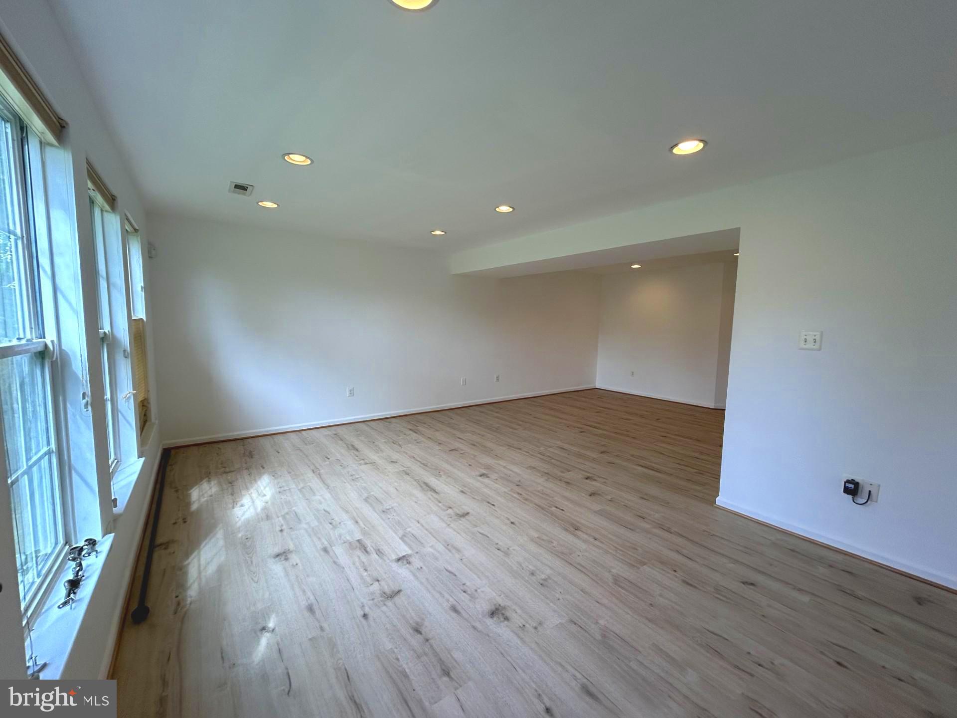 WINDMILL CROSSING - Residential Lease