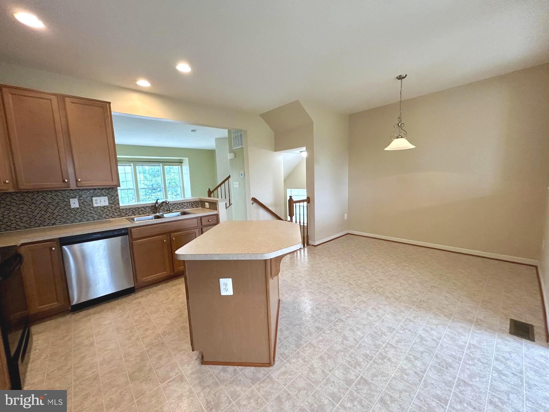 WINDMILL CROSSING - Residential Lease