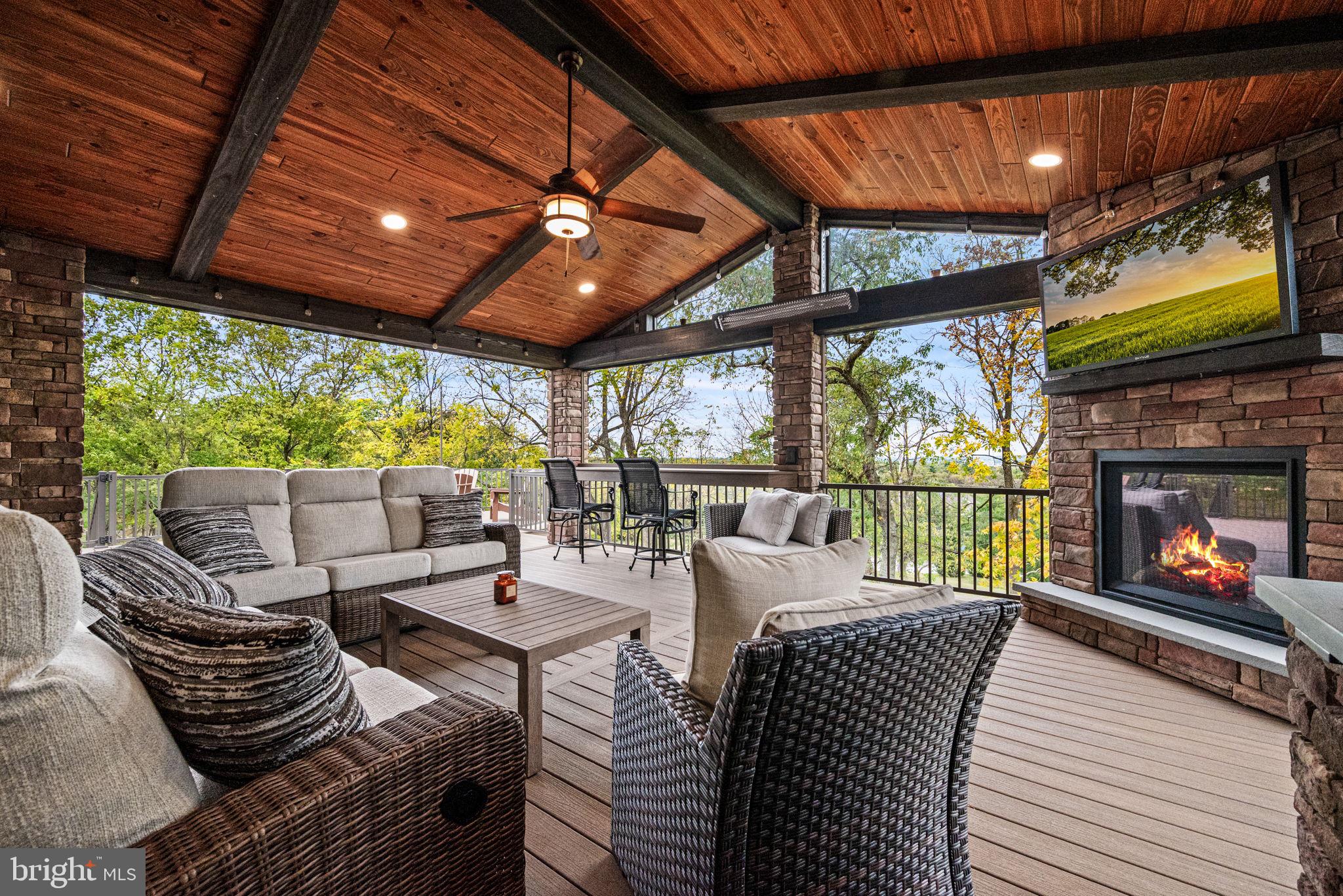 PROVIDENCE OAKS - Residential