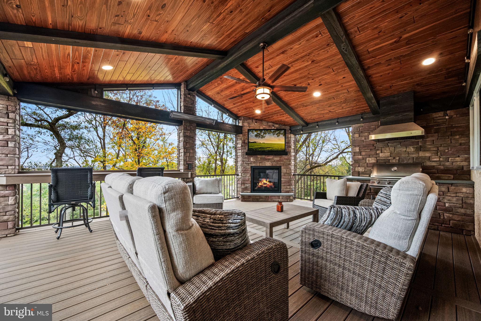 PROVIDENCE OAKS - Residential