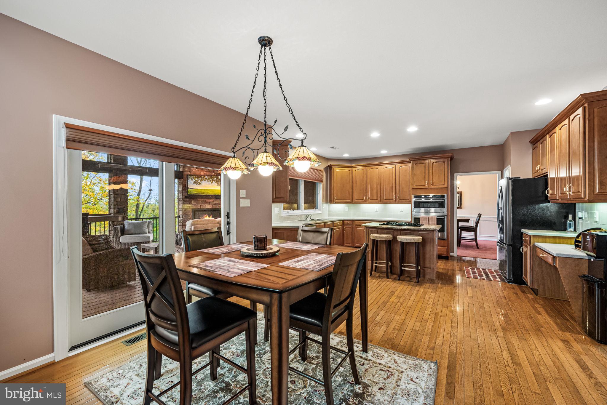 PROVIDENCE OAKS - Residential