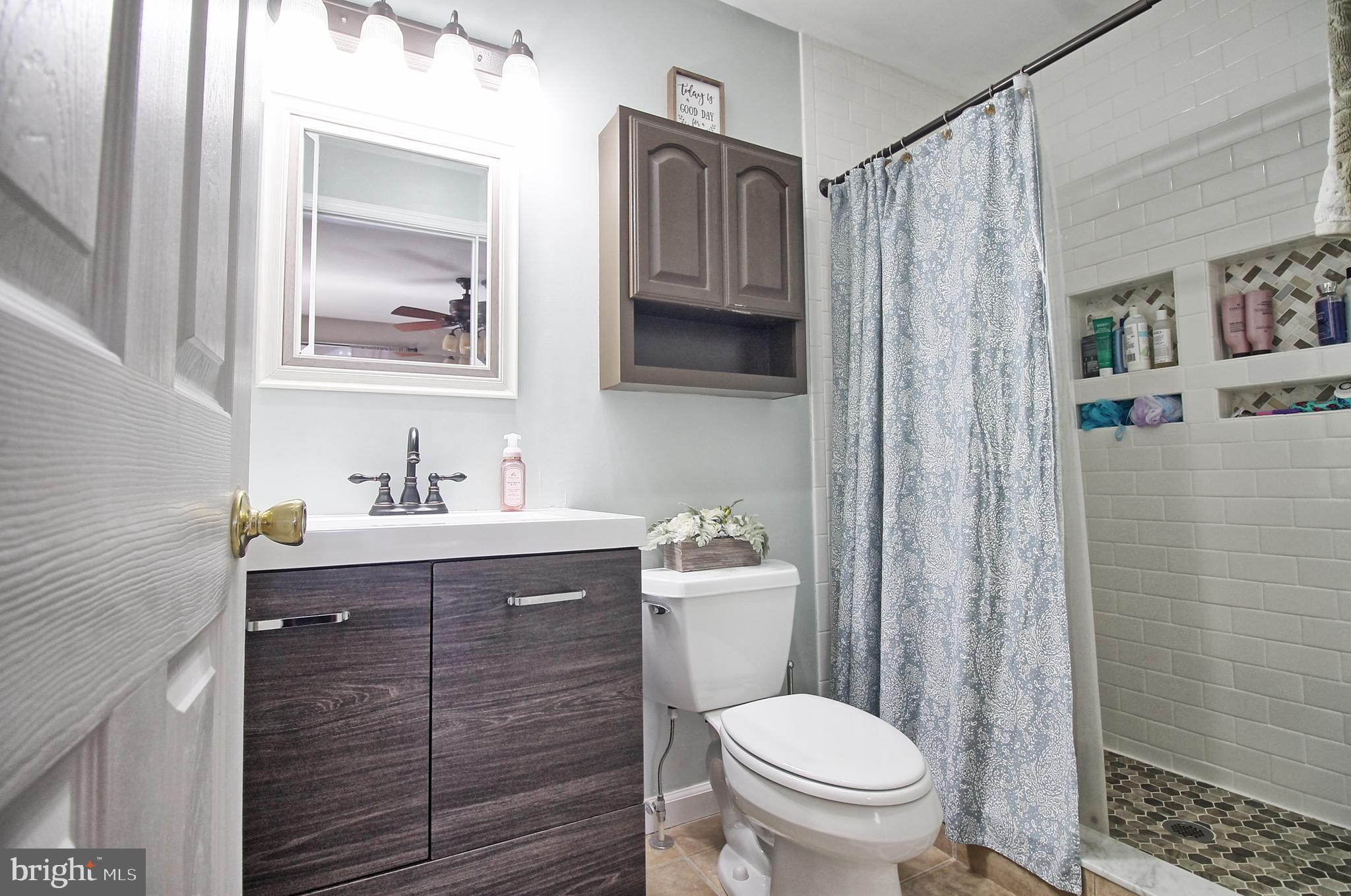 WOODLAND BEACH - Residential