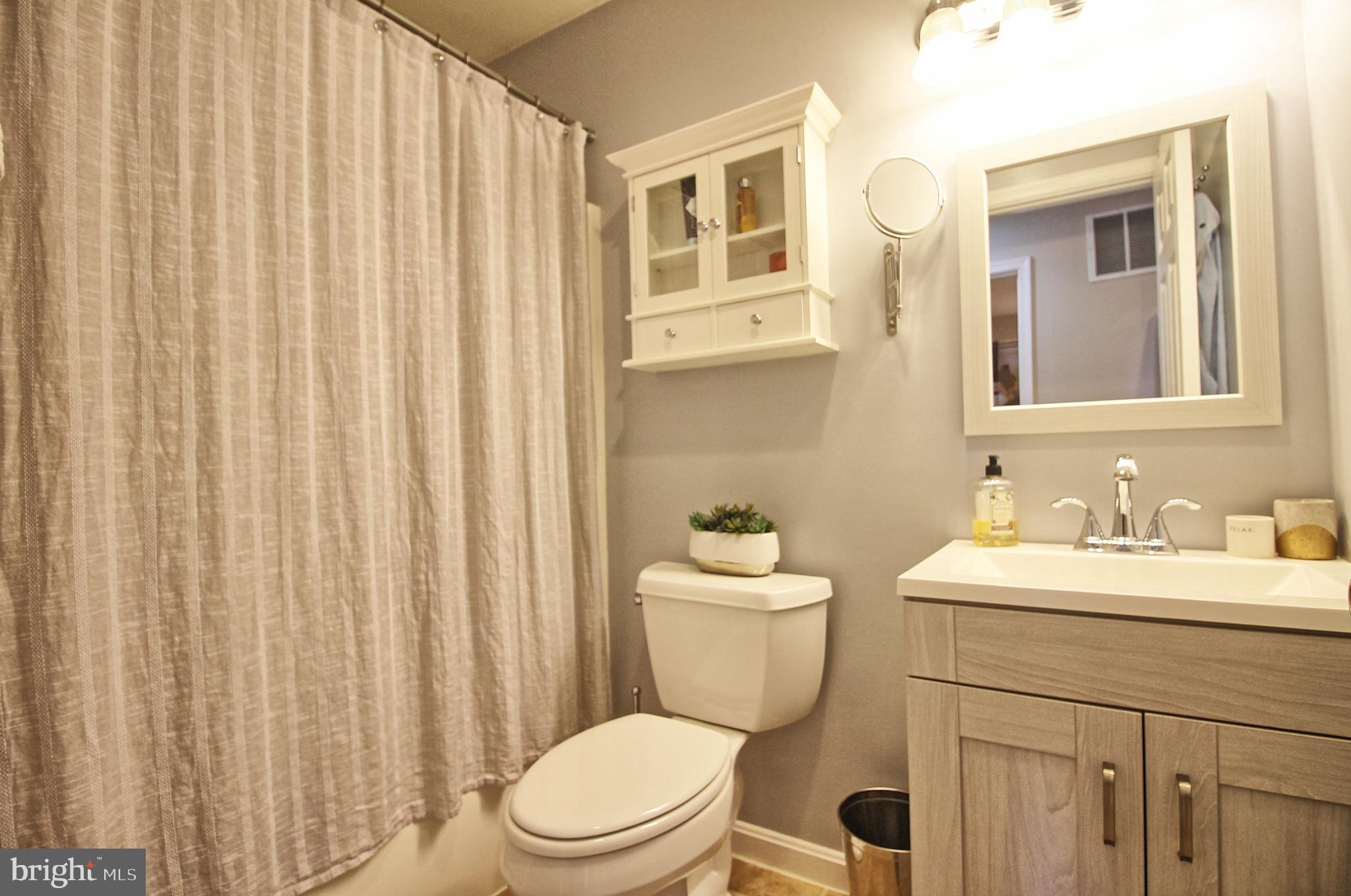 WOODLAND BEACH - Residential