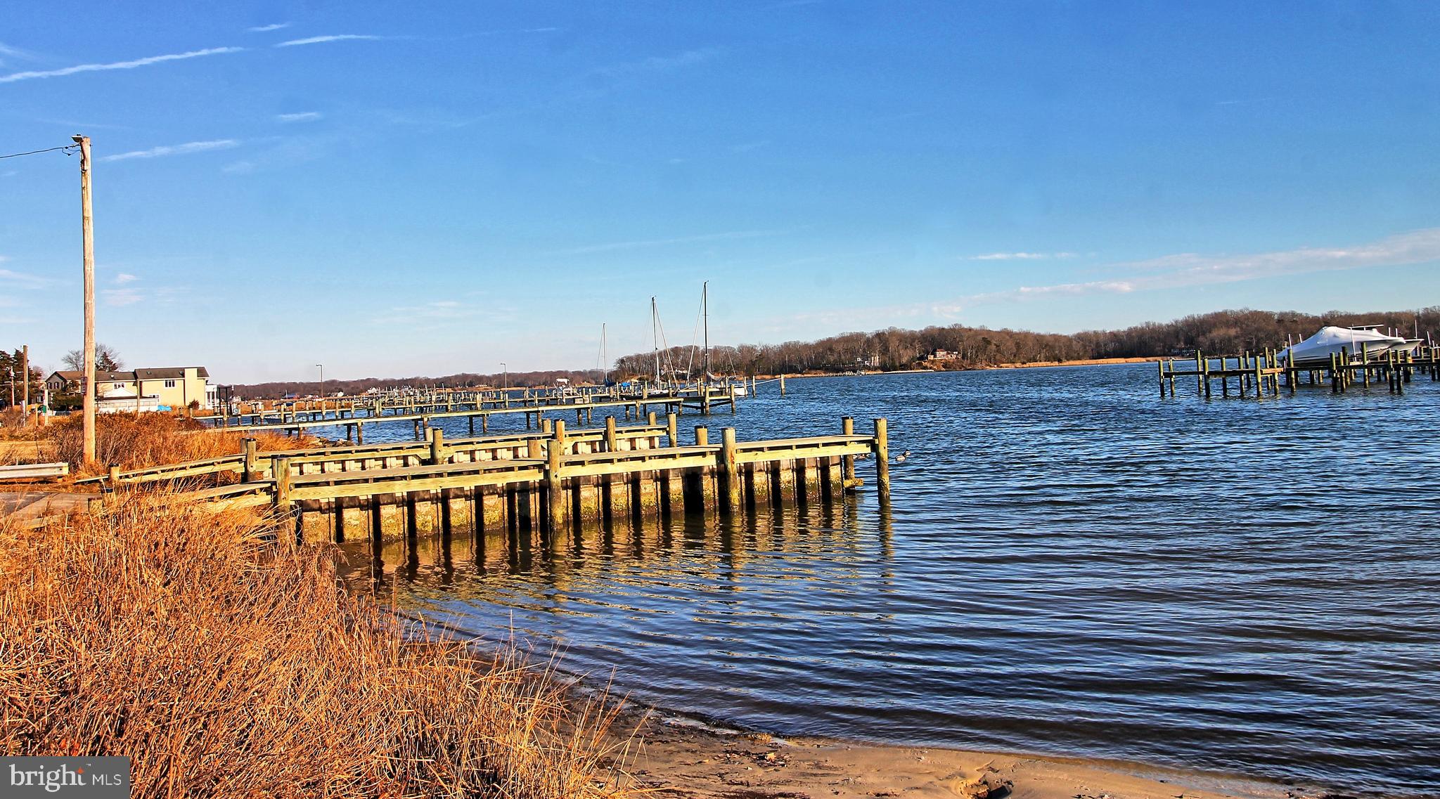 WOODLAND BEACH - Residential