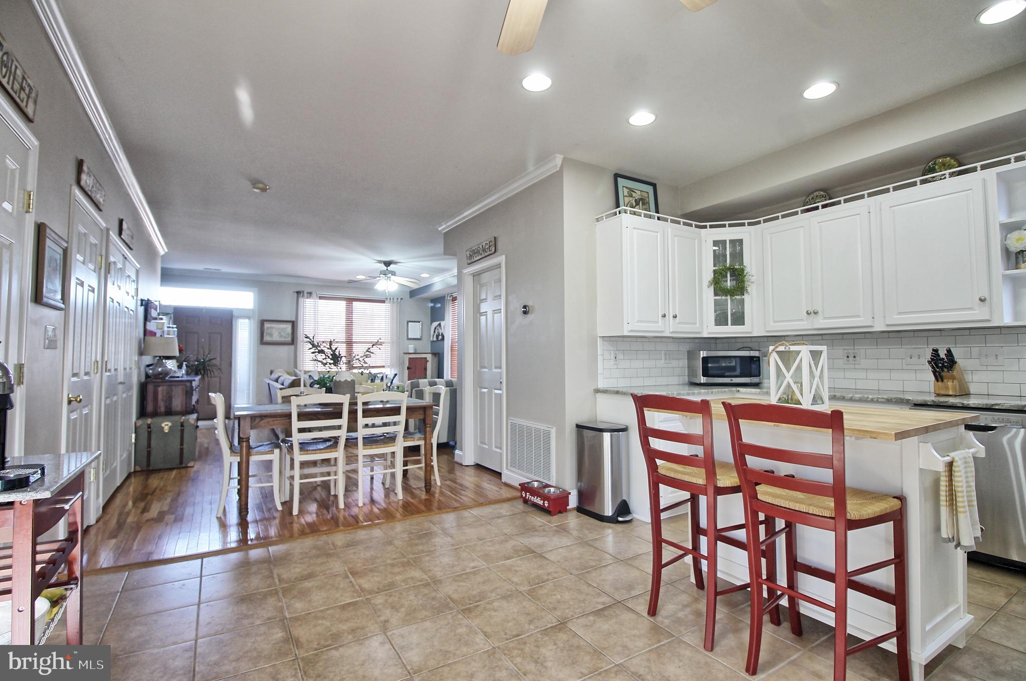 WOODLAND BEACH - Residential