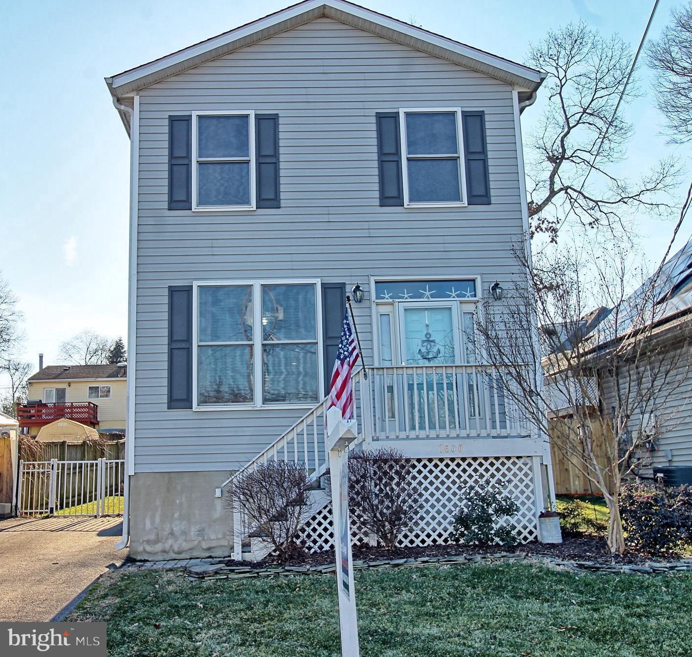 WOODLAND BEACH - Residential