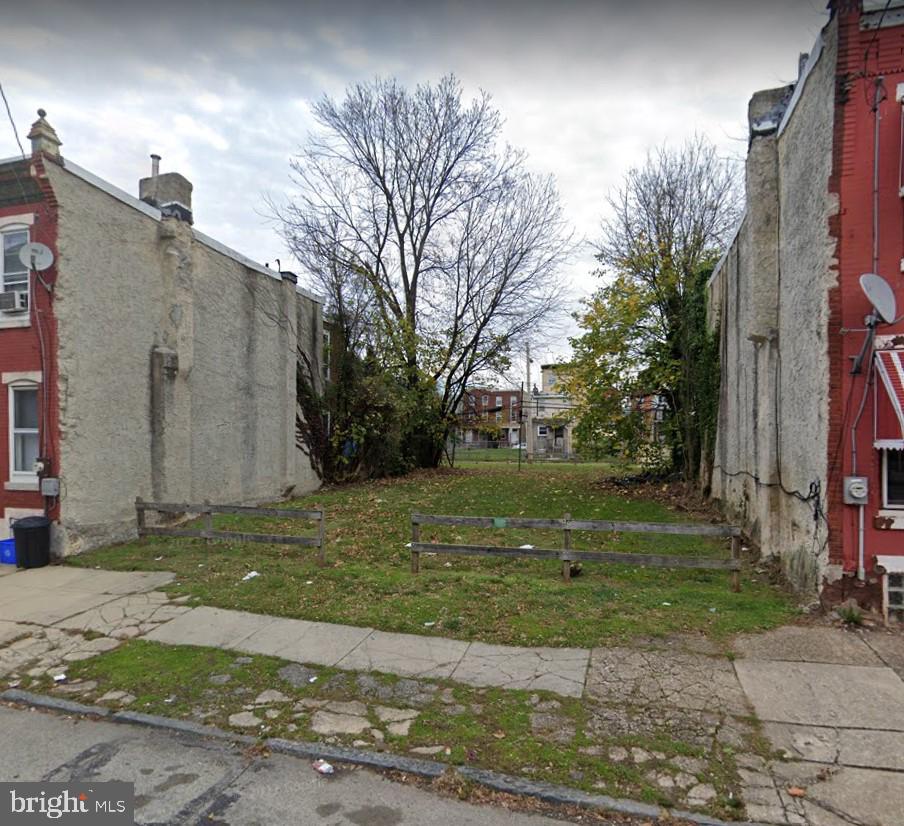 Vacant land available for sale in Mantua. Also available with 718 N Preston. Preferred use of seller's title company for clearing purposes.