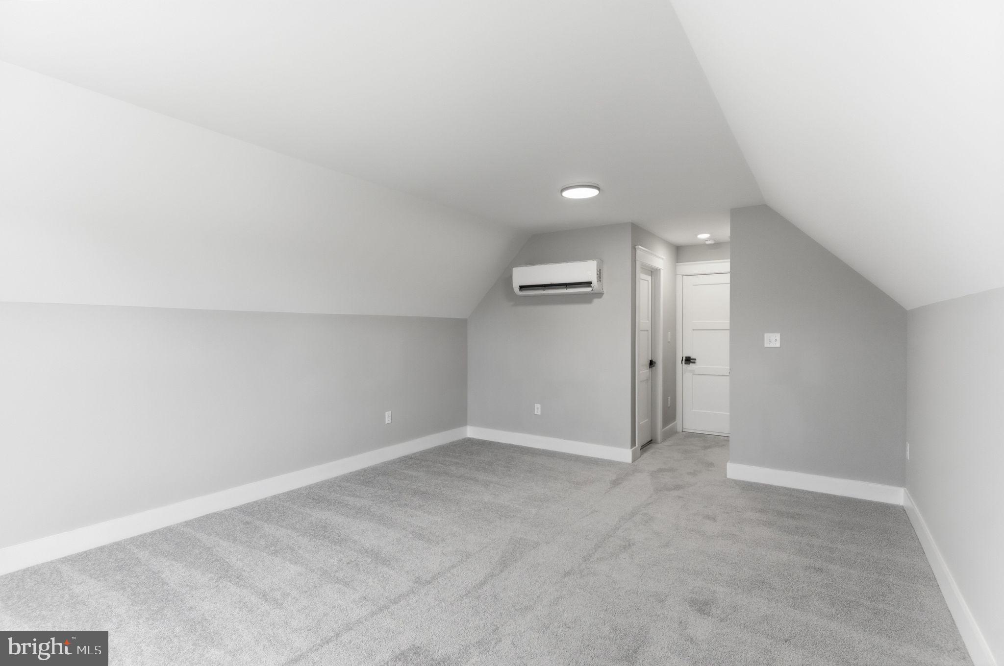 HALLMARK GLEN - Residential