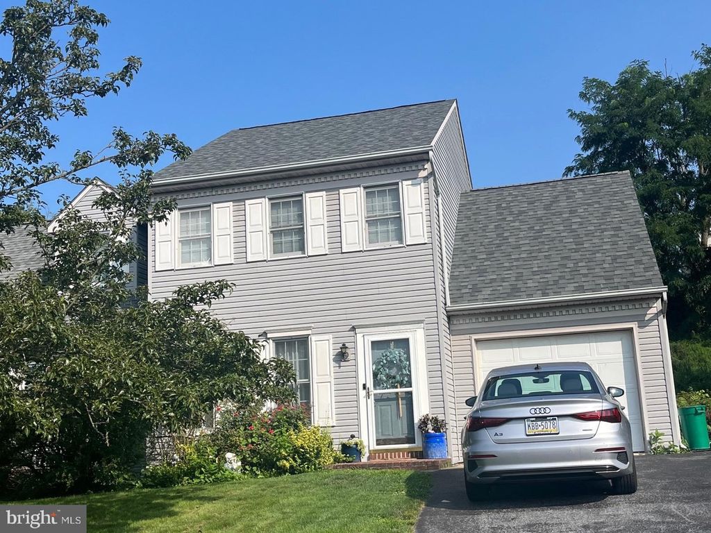Photo of 748 FIELDSTONE LN, ELIZABETHTOWN, PA 17022 (MLS # PALA2038266)