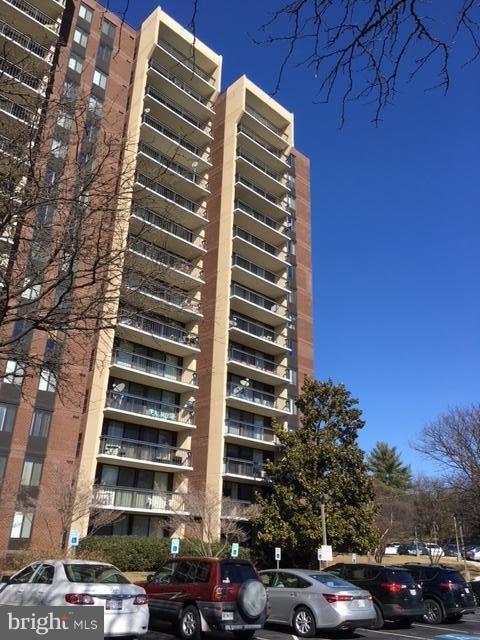 BEAUTIFUL & VERY LGE 3 BR CONDO W/ NEW FLRS, FRESHLY PAINTED, RENOVATED KIT & BATHS! HVAC NEW 2017, NEW WINDOWS & SGD 2015. CLOSE TO SHOPS, RESTAURANTS, DC, 495,270, 24 HOUR DESK, TENNIS COURTS, PARTY RM, BIKE RM, STORAGE BIN, OUTDOOR POOL, FITNESS CENTER, 1 COVERED PARKING SPACE & UNASSIGNED SPACES. NO PETS, OFFERS INCLUDE LENDER LETTER AND POF IF CASH, FINANCIAL INFO SHEET, MILLENNIUM TITLE
