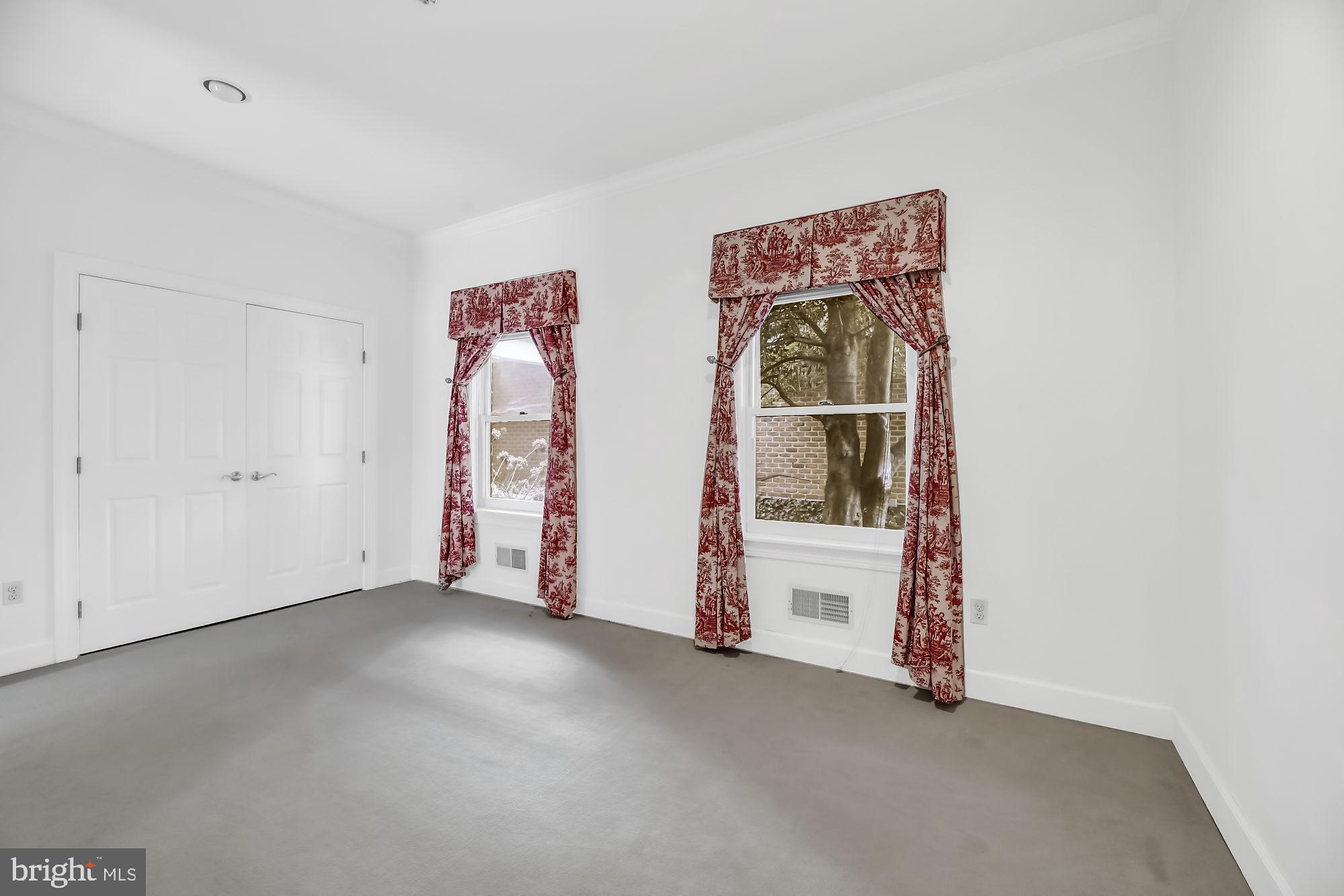 LUTHERVILLE - Residential