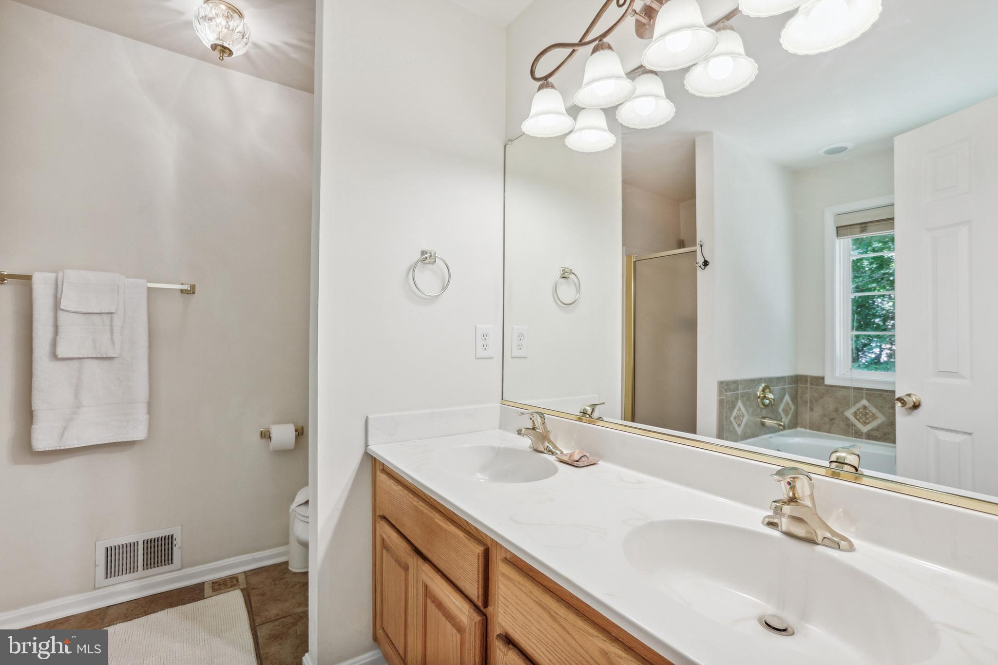 PRESIDENTIAL LAKES - Residential