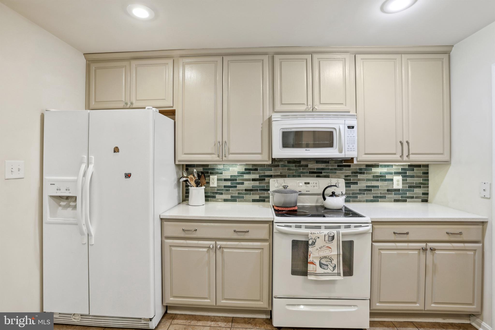 PRESIDENTIAL LAKES - Residential