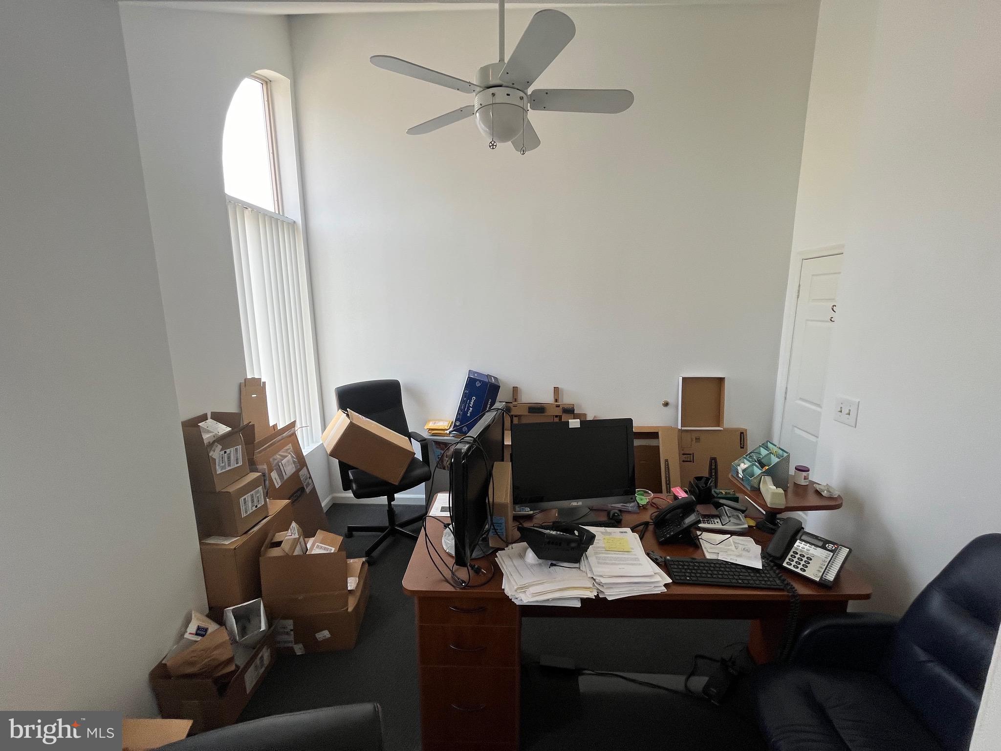 SMOKETOWN CROSSING OFFIC - Commercial Lease