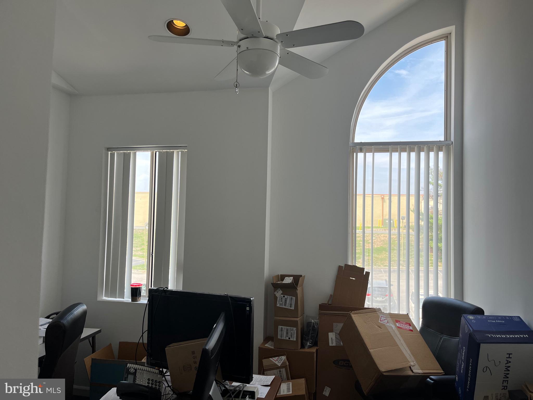 SMOKETOWN CROSSING OFFIC - Commercial Lease