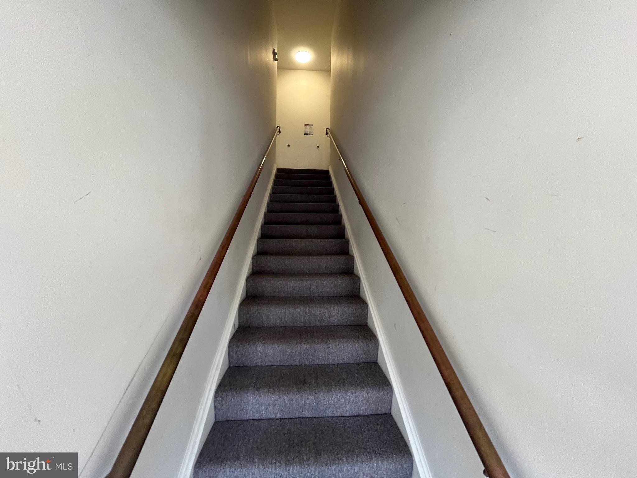 SMOKETOWN CROSSING OFFIC - Commercial Lease