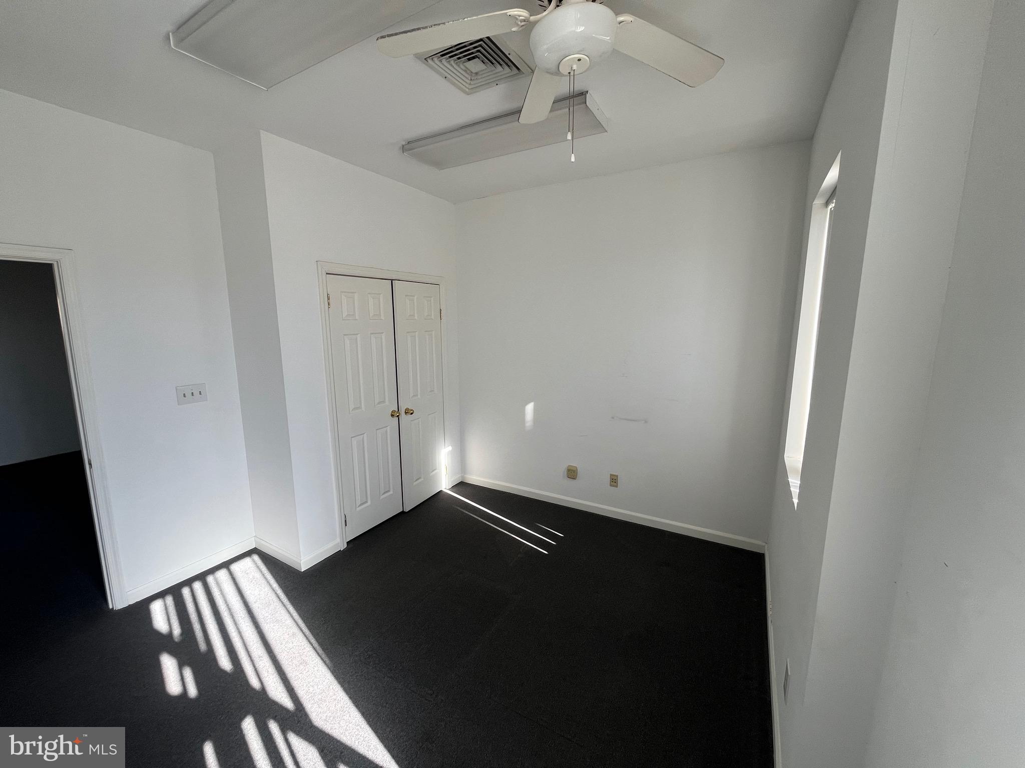 SMOKETOWN CROSSING OFFIC - Commercial Lease