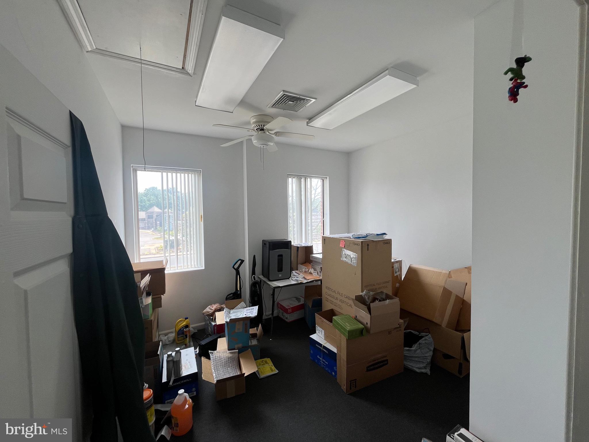 SMOKETOWN CROSSING OFFIC - Commercial Lease