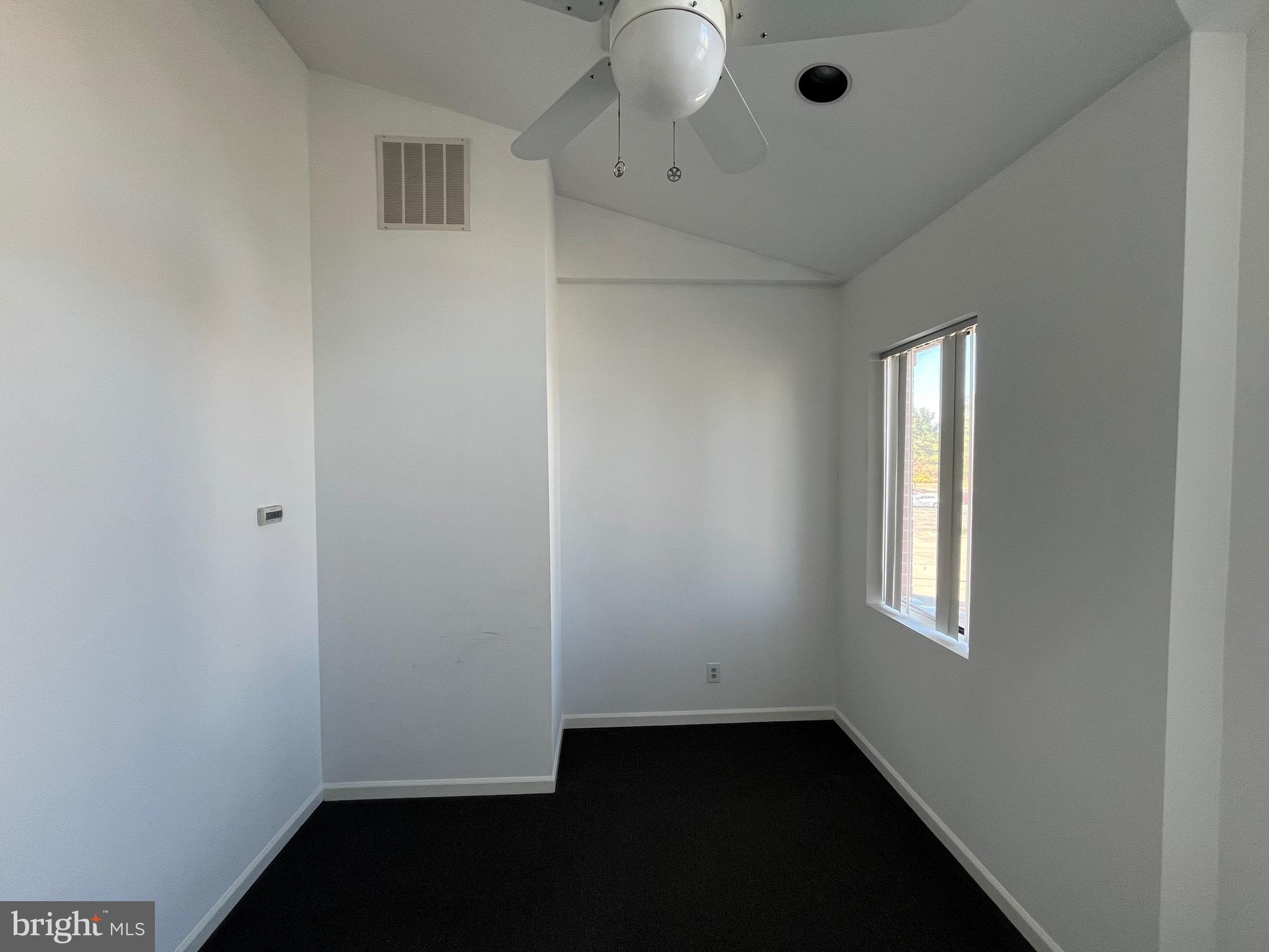 SMOKETOWN CROSSING OFFIC - Commercial Lease