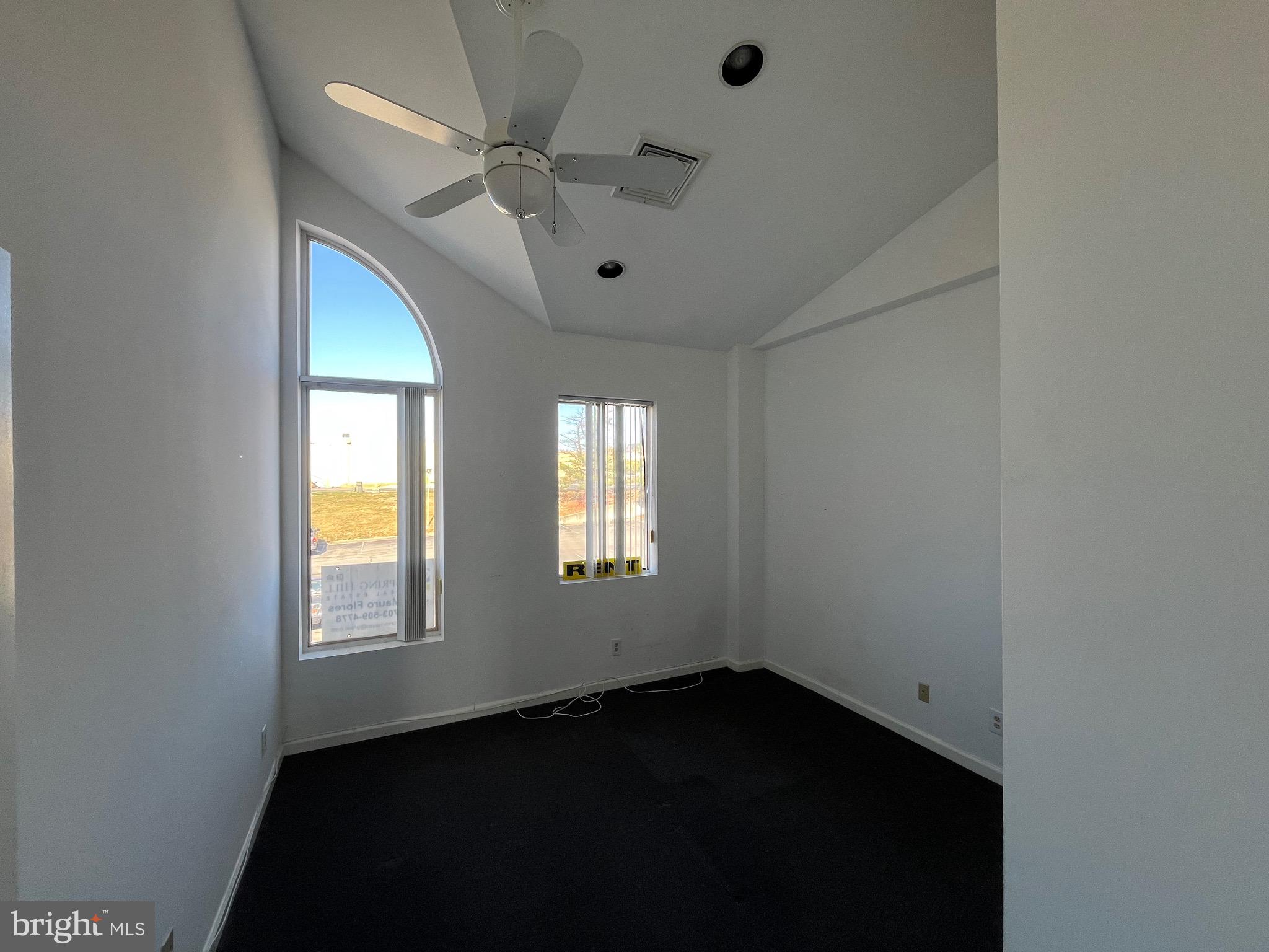 SMOKETOWN CROSSING OFFIC - Commercial Lease