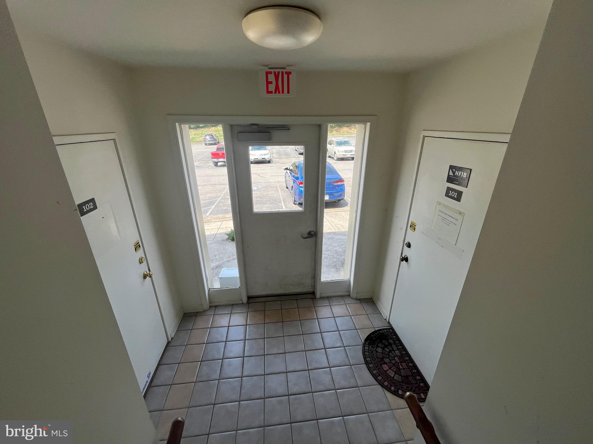 SMOKETOWN CROSSING OFFIC - Commercial Lease