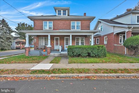 Photo of 178 E Willow Street, ELIZABETHTOWN, PA 17022 (MLS # PALA2078936)