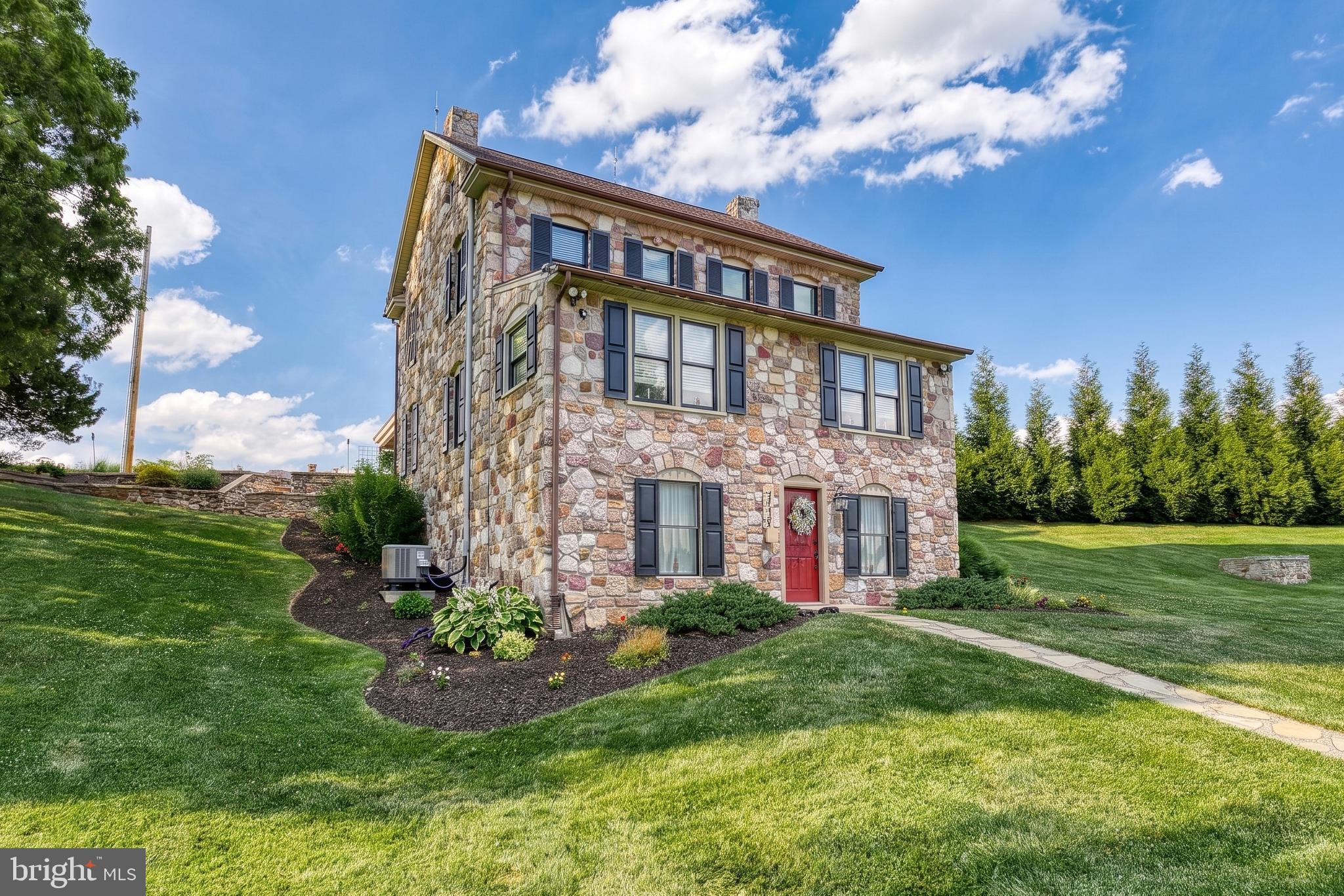 2415 CLEARVIEW LANE