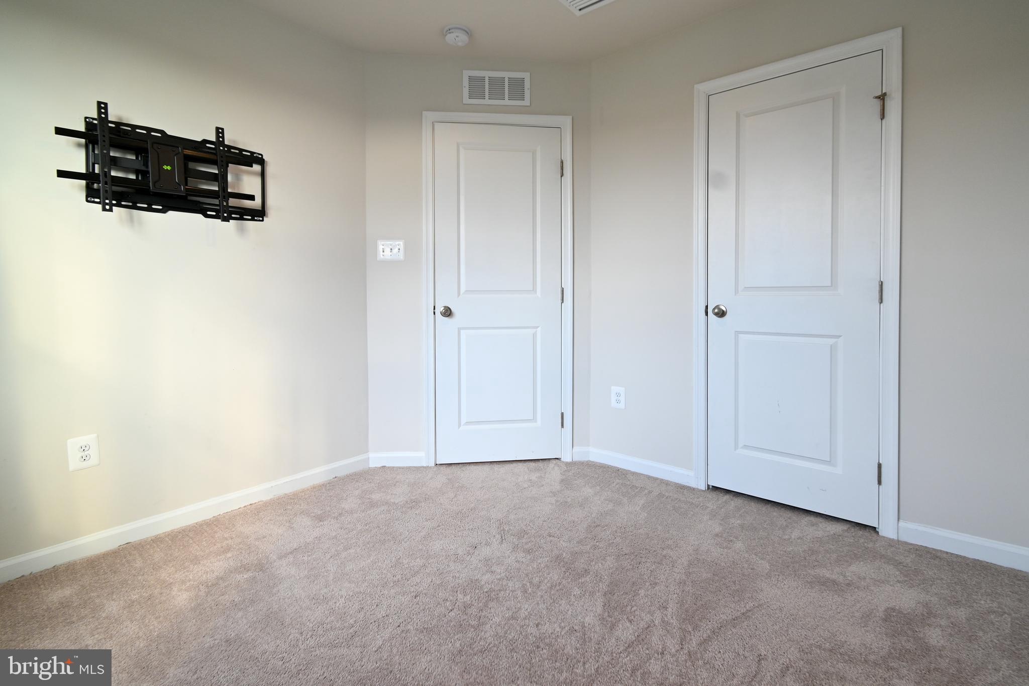 SOUTH BROOK - Residential Lease