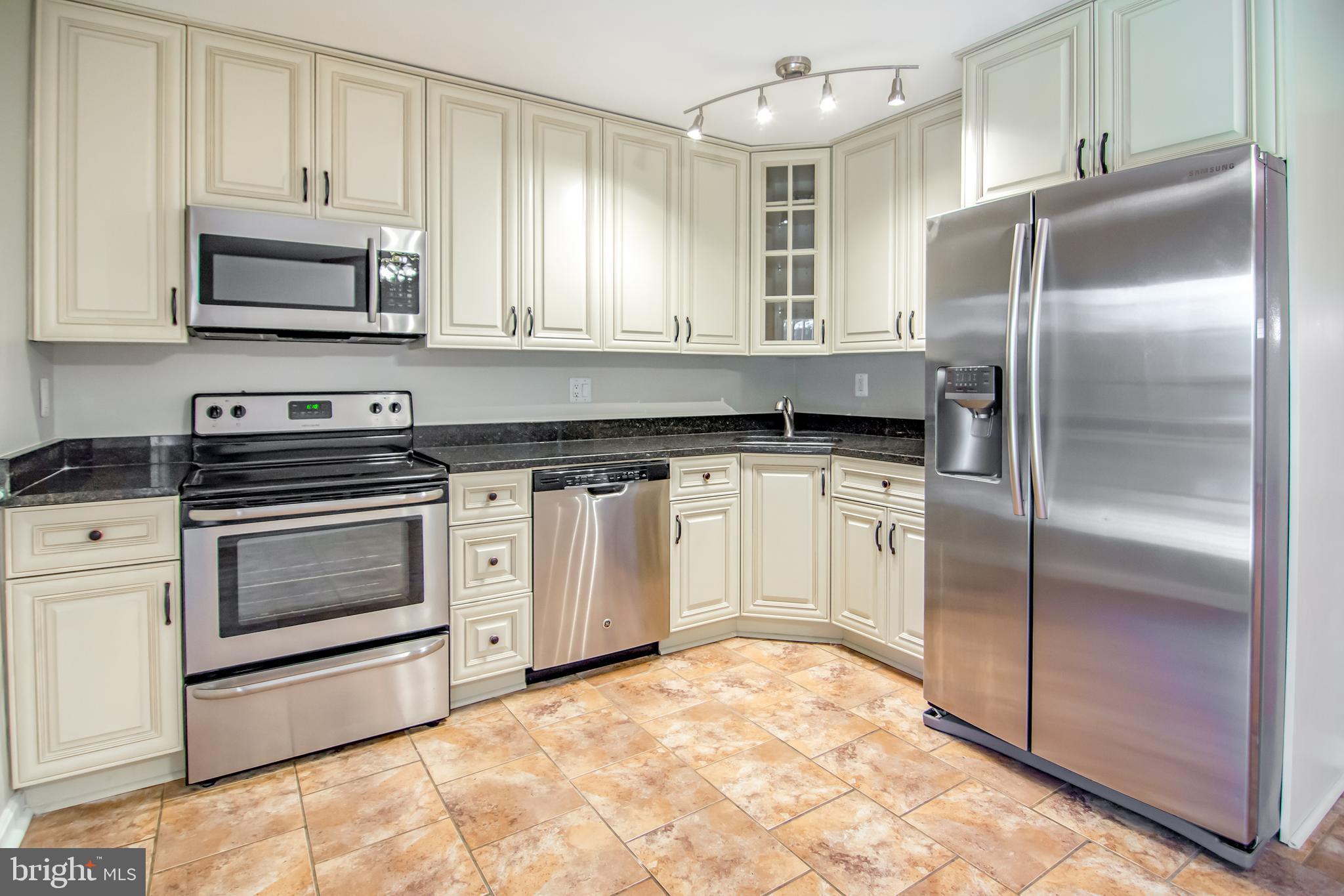 CROFTON MEWS - Residential Lease