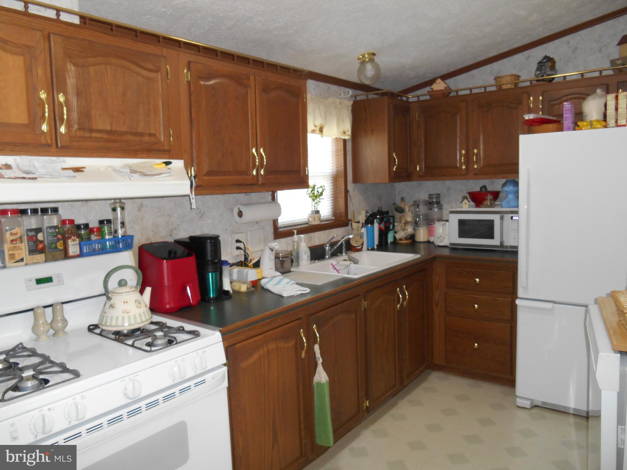 COUNTRY ACRES GOLD - Residential