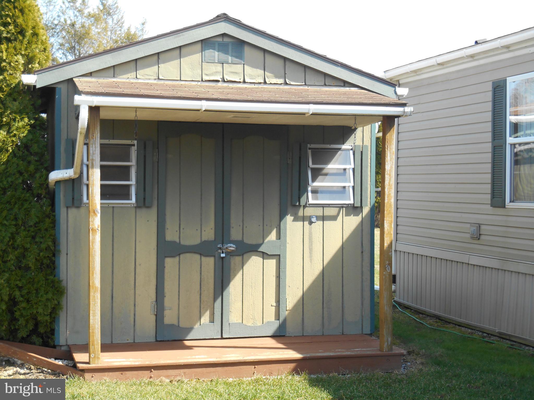 COUNTRY ACRES GOLD - Residential