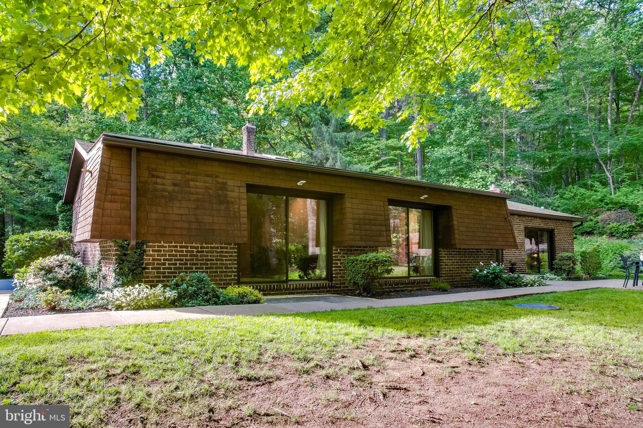 376 LAURELWOOD DRIVE
