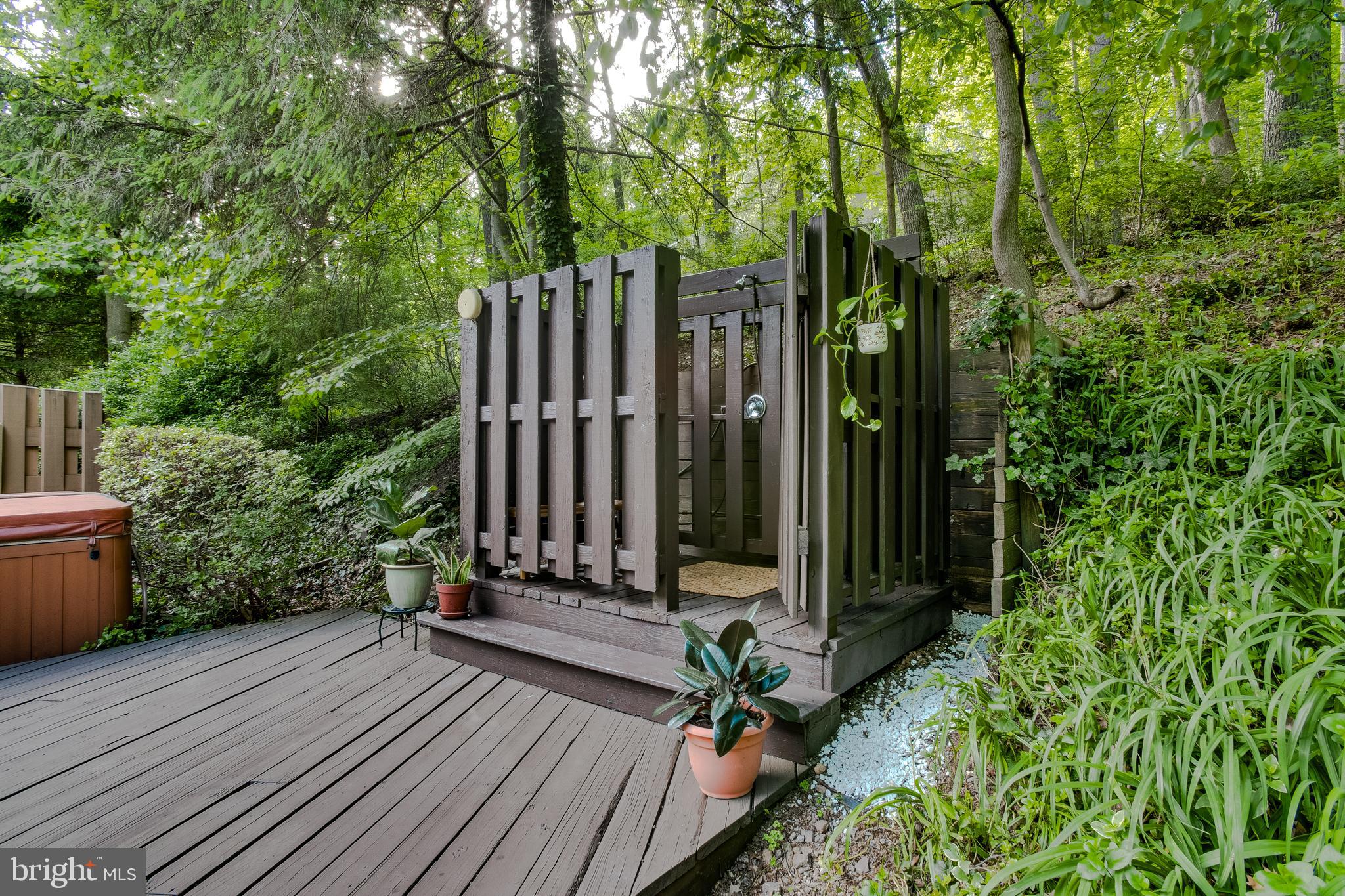 376 LAURELWOOD DRIVE