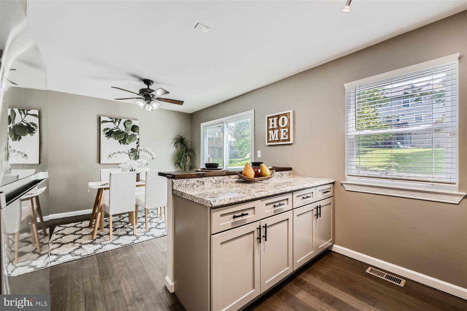 WOODSDALE MANOR - Residential