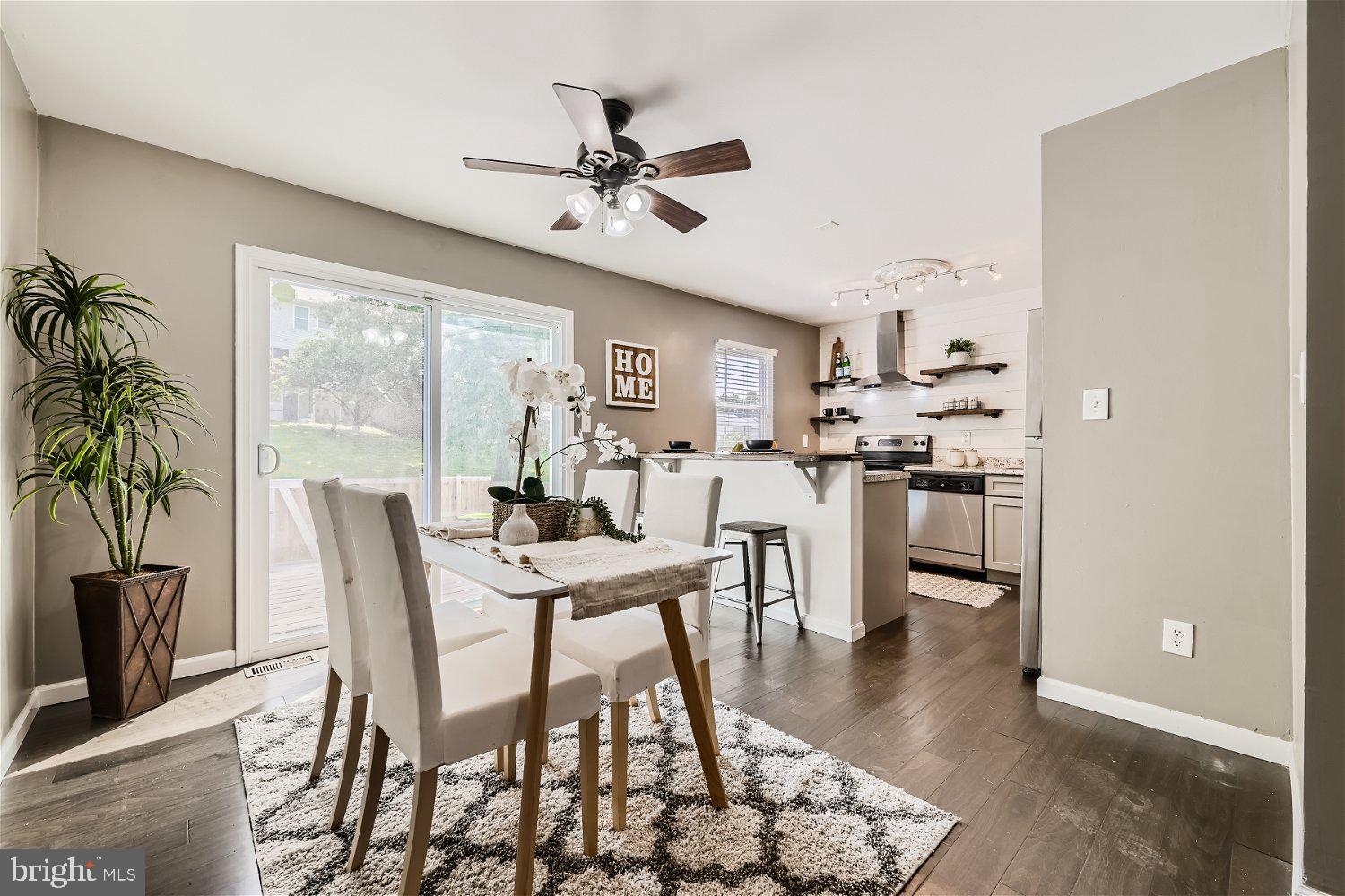 WOODSDALE MANOR - Residential