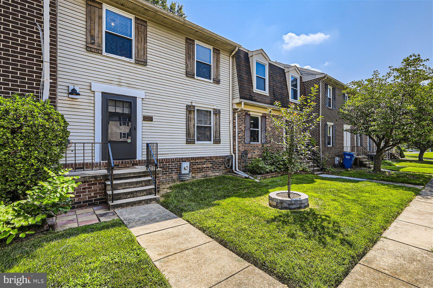 WOODSDALE MANOR - Residential