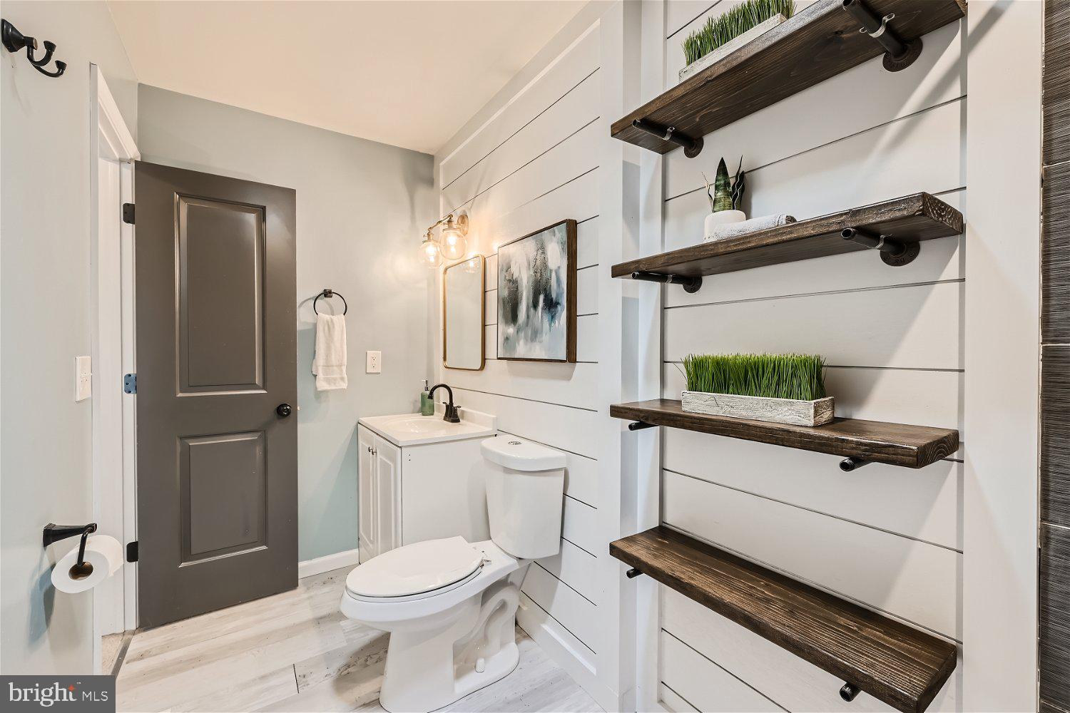 WOODSDALE MANOR - Residential