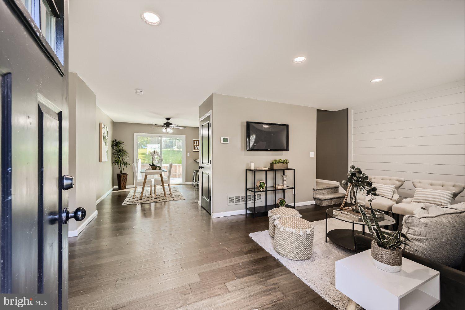 WOODSDALE MANOR - Residential